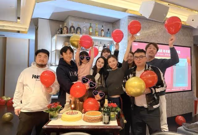 54歲伊能靜曬自拍,皮膚緊致零皺紋,與秦昊相差10歲像同齡人,網友:比實際年齡要年輕