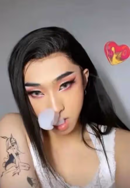 54歲伊能靜曬自拍,皮膚緊致零皺紋,與秦昊相差10歲像同齡人,網友:比實際年齡要年輕