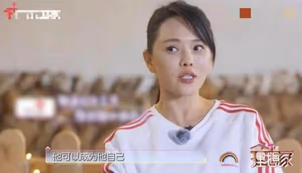 54歲伊能靜曬自拍,皮膚緊致零皺紋,與秦昊相差10歲像同齡人,網友:比實際年齡要年輕