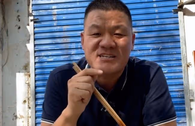 吃飯引百萬圍觀，影響力令奧迪服軟，為何母親去世卻拒絕粉絲饋贈