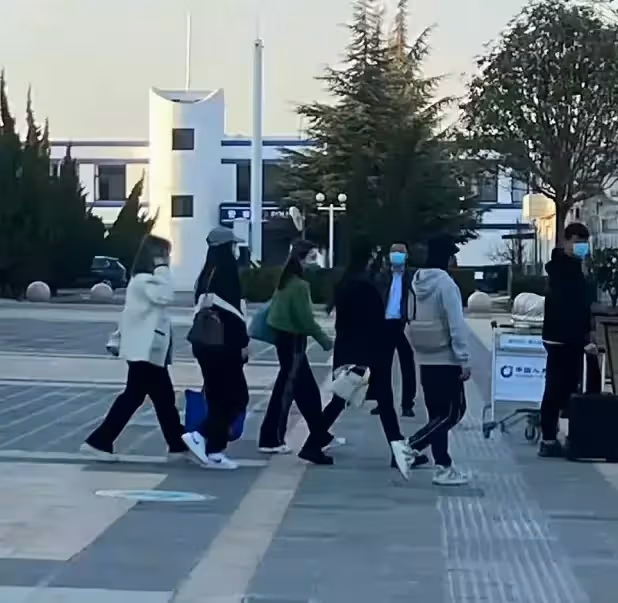 劉亦菲新劇路透曝光,搭檔李現演繹田園生活,粉絲:太期待了