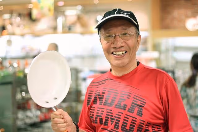 TVB前知名老戲骨中風入院!左邊身體癱瘓,生活不能自理要坐輪椅