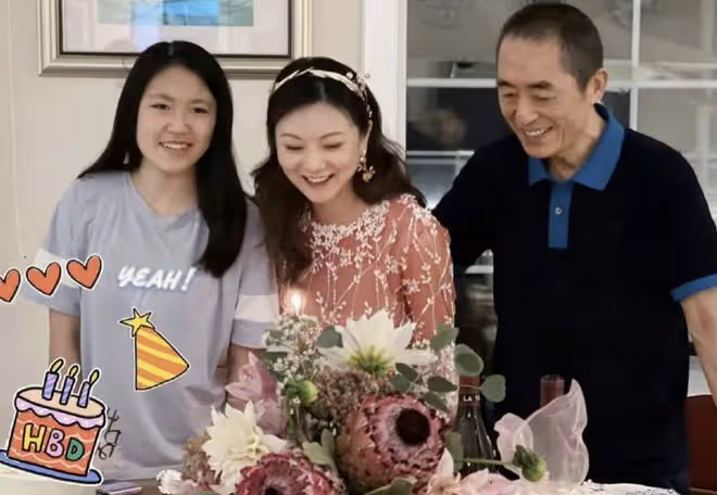 陳婷為18歲二兒子慶生,母子靠頭合照似姐弟,張藝謀忙工作未現身