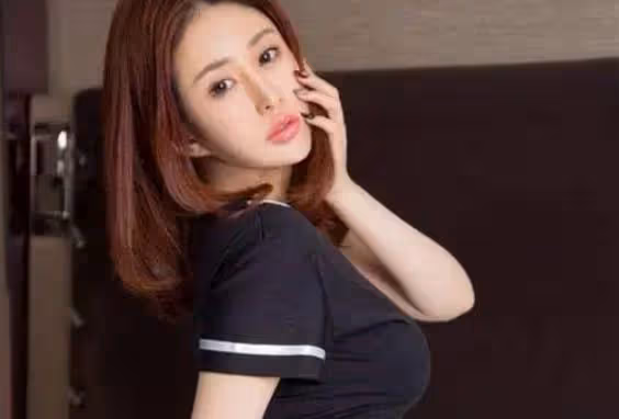 渣男!他奪走了我的初吻! 還沒來得及發泄他橫在沙發上睡著了