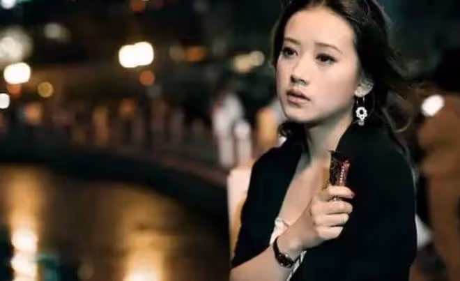 渣男!他奪走了我的初吻! 還沒來得及發泄他橫在沙發上睡著了