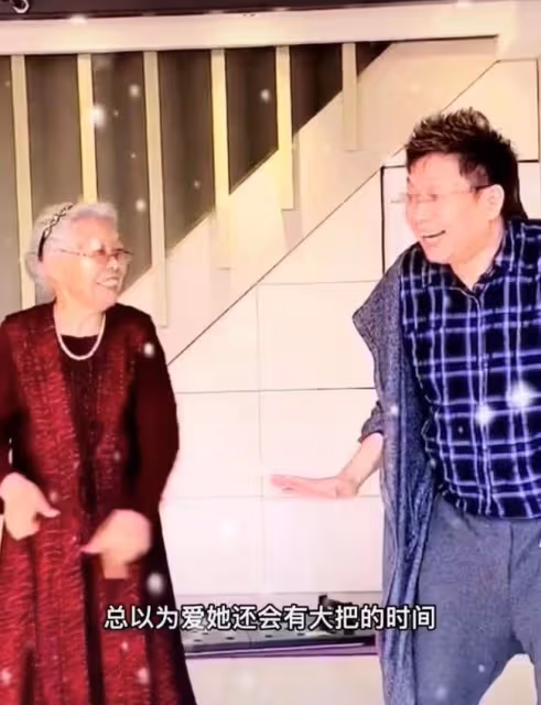 央視主持王為念悼念亡母！曬生前溫馨合照引淚目，哽咽喊話來生見