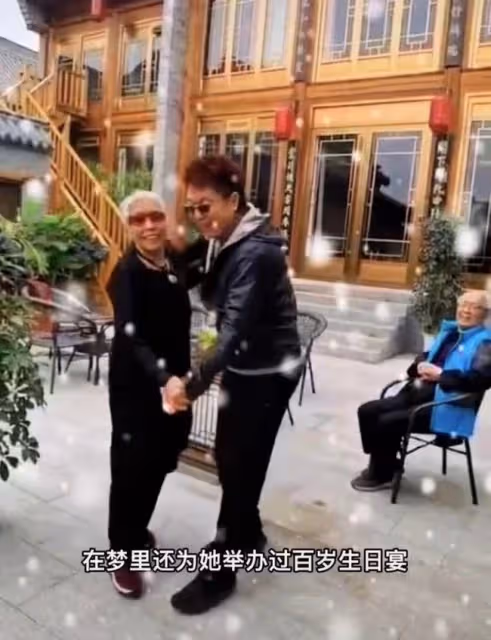 央視主持王為念悼念亡母！曬生前溫馨合照引淚目，哽咽喊話來生見