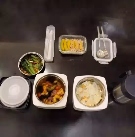 60歲劉德華現身街頭,酷勁十足大佬范兒