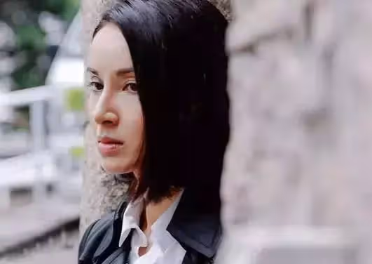 隱匿多年後「趙國公主」罕回歸!46歲鄭雪兒婚後甘心當繼母,對繼子女視如己「終身不孕」,如今11年過去信守承諾:女人當自強