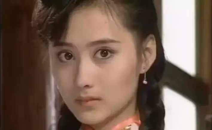 瓊瑤女神陳德容,因婚後無子失婚,2年後現況曝光,化身工作狂不忘盡孝:為母當廚娘