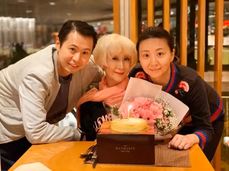 不靠男人《開心鬼》女星離婚靠自己賺上億身家,獨享270度全海景,嫁女霸氣贈2千萬嫁妝,黃色法拉利超搶眼