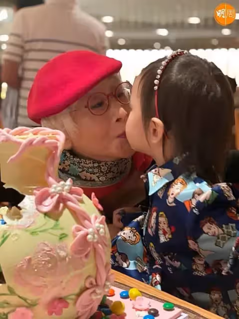 不靠男人《開心鬼》女星離婚靠自己賺上億身家,獨享270度全海景,嫁女霸氣贈2千萬嫁妝,黃色法拉利超搶眼