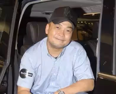 「周星馳接班人」葛民輝被迫搬家!戴口罩難掩愁容,付不起11萬房租,拿蛇皮袋住酒店,堅持不裁員,網:重情重義的好老闆!