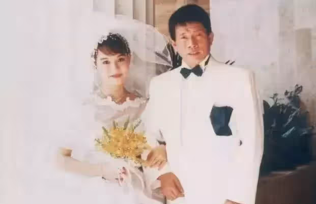 一生被當剋星!資深女星三摯友接連離去「丈夫走了她哭到昏厥」 8年後重獲新生「幸福現況曝光」扭轉命運