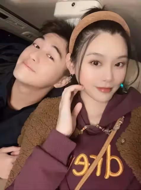 33歲奚夢瑤低調慶生,撇嘴與何猷君貼臉秀恩愛,二胎後豐腴似少女