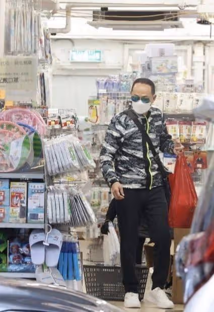 恭喜!TVB首批確診藝人羅樂林已痊癒,商店購物被拍,稱期待開工