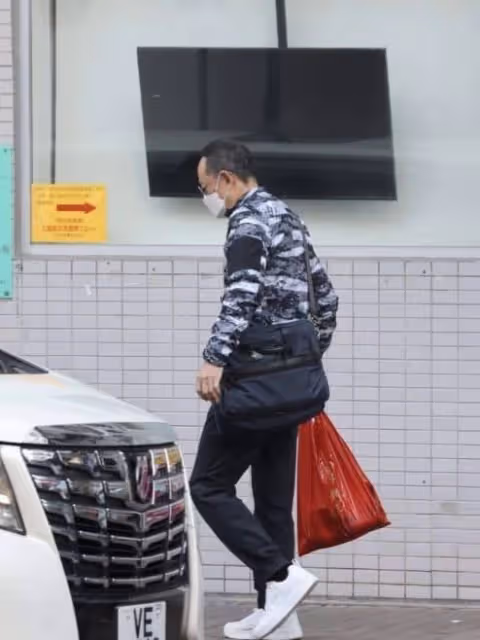 恭喜!TVB首批確診藝人羅樂林已痊癒,商店購物被拍,稱期待開工