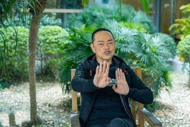 恭喜!TVB首批確診藝人羅樂林已痊癒,商店購物被拍,稱期待開工