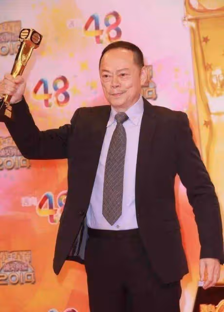 恭喜！TVB首批確診藝人羅樂林已痊癒，商店購物被拍，稱期待開工