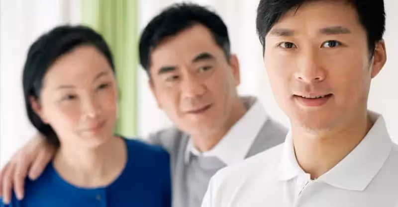 小舅供我讀大學，我倆親如父子，不久後我成為親友眼中的背叛者