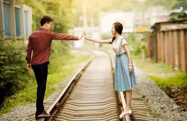 老公把婆婆接到城裡,我回娘家住了半個月,回家後我哭紅了眼