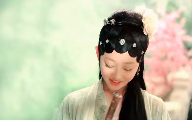 都說蔣夢婕被「銅錢頭」連累，當陳曉旭換上後，才知氣質才是硬傷