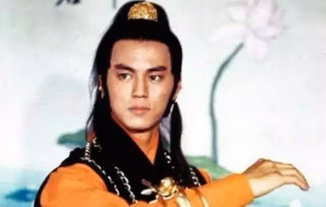 港臺男星今昔：成龍讓人心疼，李連杰不敢認，看到苗僑偉：從年輕帥到老