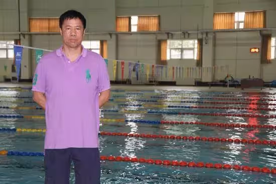 23年前一張照片感動無數人，如今主人公已長大，近況曝光！網友：逆襲