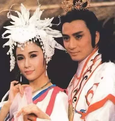 她在當紅時息影結婚…離婚收場「被親妹拐走財產」 遭到通緝後銷聲匿跡「一生令人唏噓」