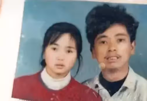 媽妳當初看上我爸的？女兒「見父母結婚照」當場笑噴　吐槽2人顏值「根本來自不同世界」