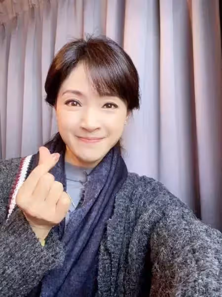 54歲方季惟因病淡出演藝圈，扛千萬負債相親被嘲「別全家嫁過來」，父親淚泣「絕不賣女兒」，單身一人過日子：房租收不完