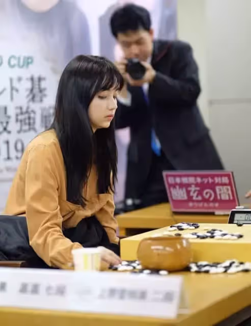 千年一遇「台灣圍棋女神」征服全日本！專注對戰「一抬頭洋娃娃般美貌」秒登熱搜：選手心臟要很大顆