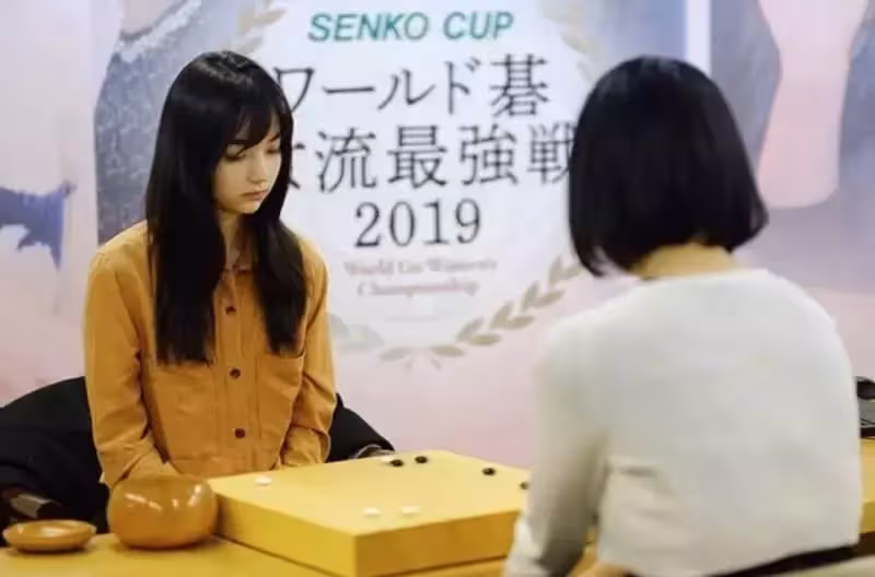 千年一遇「台灣圍棋女神」征服全日本！專注對戰「一抬頭洋娃娃般美貌」秒登熱搜：選手心臟要很大顆
