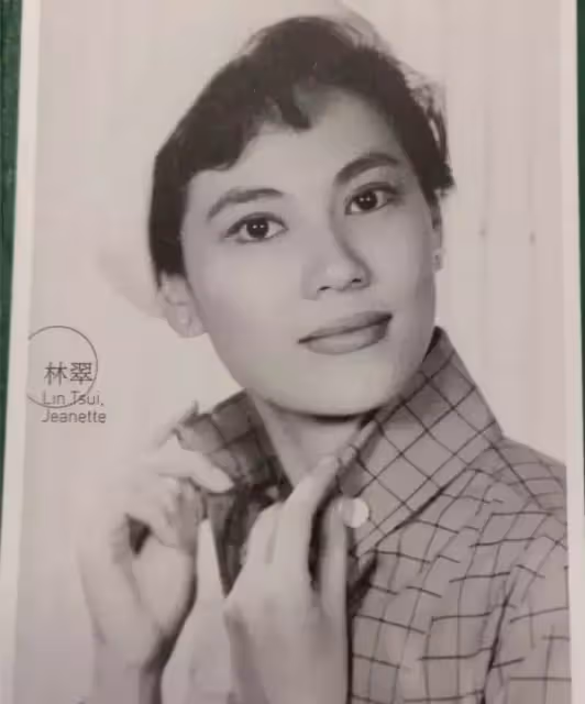 王馨平曬照悼念亡母林翠！「簡短話語」訴說思念之情，爸爸王羽已患疾多年