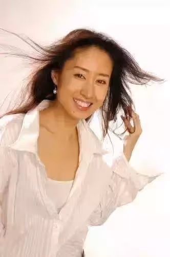 最紅時轉嫁豪門！她擁豪宅卻守空閨「因一根冰淇淋」看穿老公真面目，果斷喊離「今反更上一層樓」活出精彩