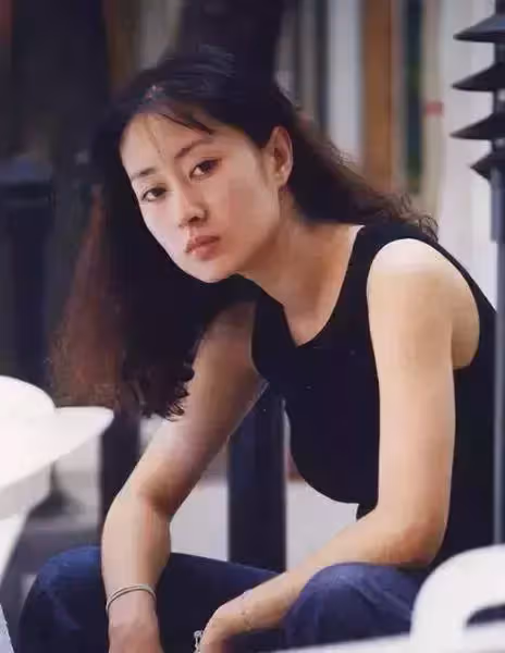 最紅時轉嫁豪門！她擁豪宅卻守空閨「因一根冰淇淋」看穿老公真面目，果斷喊離「今反更上一層樓」活出精彩