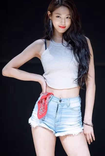 她被稱為「最美肉體」，身高一米六七，體重一百二十斤，網友：人間尤物
