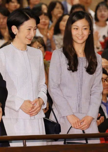 日本皇室最美公主佳子的私服寫真28枚收藏版都在這裡,別再到處找