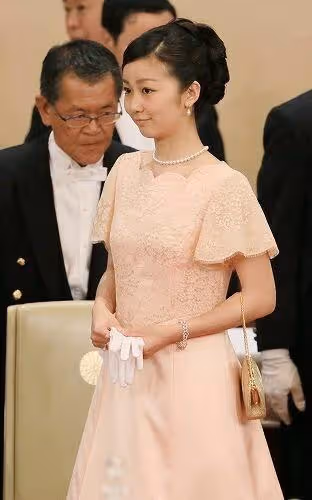 日本皇室最美公主佳子的私服寫真28枚收藏版都在這裡,別再到處找