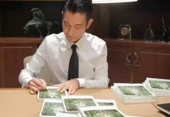 積德行善的劉德華,寧願委屈朱麗倩,也不讓外人失望