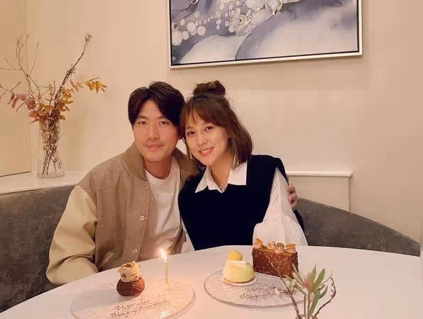 36歲女星患乳腺癌後首露面採訪！頭髮全部掉光，身形消瘦難掩憔悴