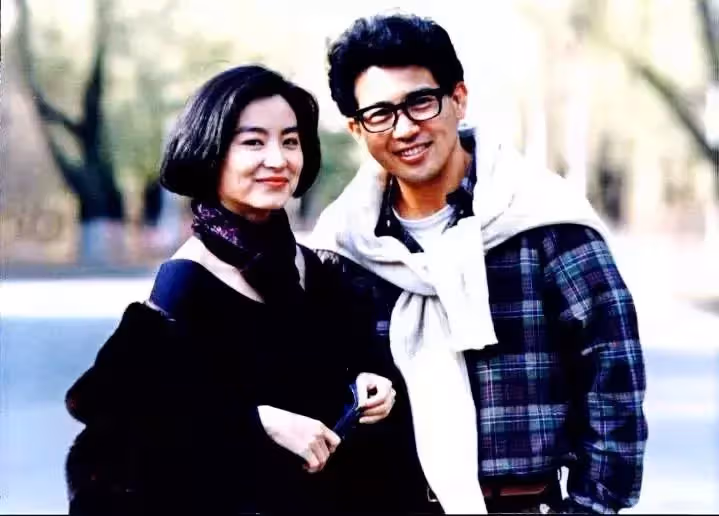 林青霞癡戀帥氣秦漢20年,卻遺憾分手,嫁給其貌不揚的現任安度半生:心安才是歸處