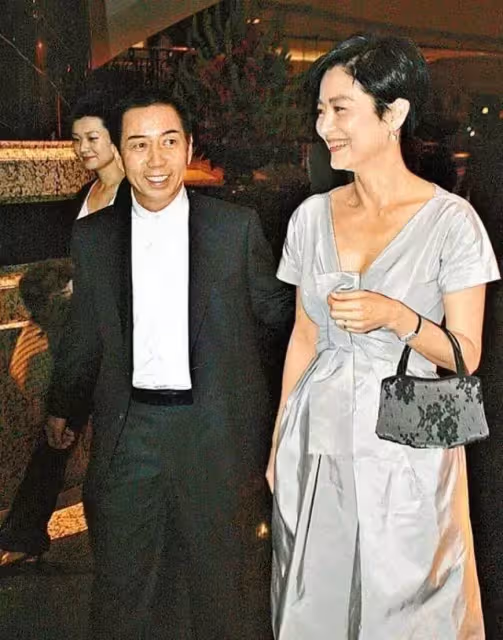 林青霞癡戀帥氣秦漢20年,卻遺憾分手,嫁給其貌不揚的現任安度半生:心安才是歸處