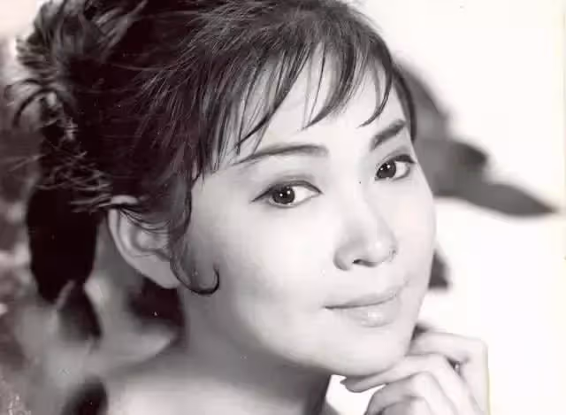 74歲蕭芳芳美過張曼玉,歷經兩段感情,被譽「最難忘前任」:女人的一生無需依靠男人