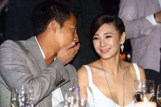 大S再閃婚嫁20年前初戀,沒見面就敢登記,S媽氣到血壓飆升
