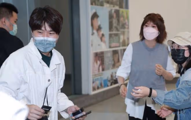 36歲女星患癌化療副作用大!稱頭髮掉光指甲全斷,臉長滿痘像毀容