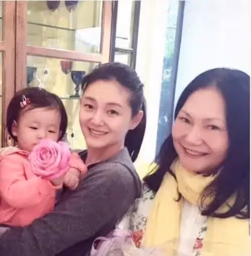 大s次次閃婚,以往感情中她受到了太多的挫折或許這就是原因