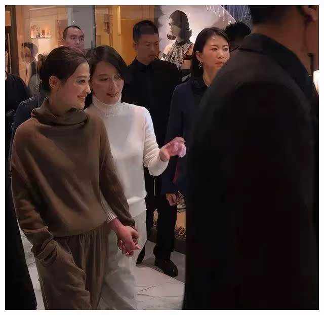 娛樂圈的合影定律:拍照不找梅婷,因為至今沒人贏過!