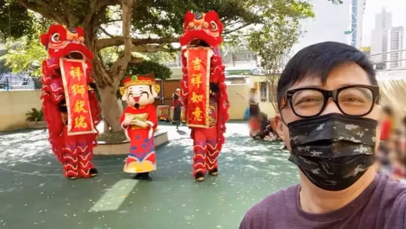 再婚4年好甜 !哈林「為愛當家庭煮夫」手拎菜籃逛市場 不惜「月砸70萬租2豪宅」全為老婆著想