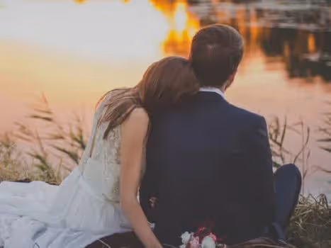 外婆來我家沒脫鞋老婆給我大鬧，看到外婆留下的皮包，我打了妻子